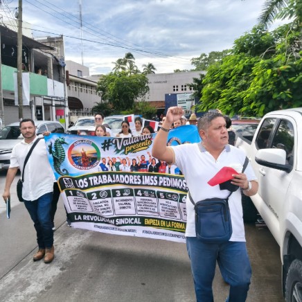 ¡CORRUPCIÓN Y DESABASTO CRIMINAL!: TRABAJADORES DEL IMSS REVIENTAN LAS CALLES EN PUERTO VALLARTA Y EXIGEN AUMENTO SALARIAL REAL.