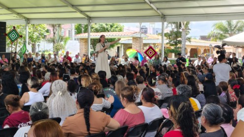 Jasmín Bugarín fortalece diálogo con mujeres de Tepic en defensa de la Cuarta Transformación.